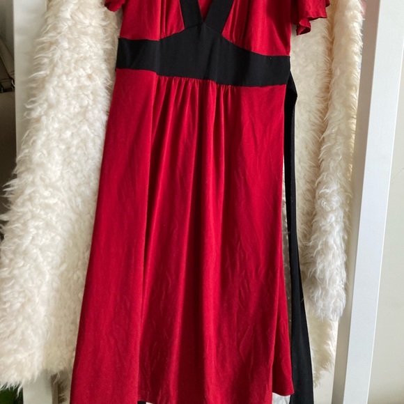 Short sleeved Red and Black Queen of Hearts Flowy dress❣️ - Picture 2 of 4